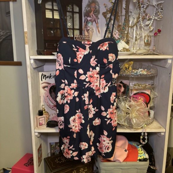 Band of Gypsies Navy and Pink Floral Romper Size L - Picture 4 of 4